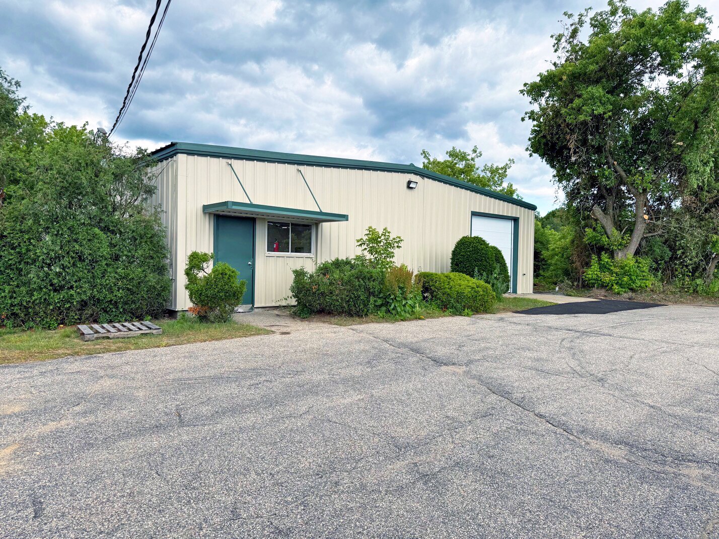 48 Harvey Rd, Londonderry, NH à louer Photo du bâtiment- Image 1 de 3