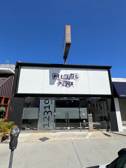 12319 Ventura Blvd, Studio City, CA à louer - Photo du bâtiment - Image 2 de 8