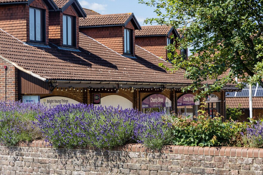 Chineham Centre, Chineham à louer - Photo du bâtiment - Image 2 de 36