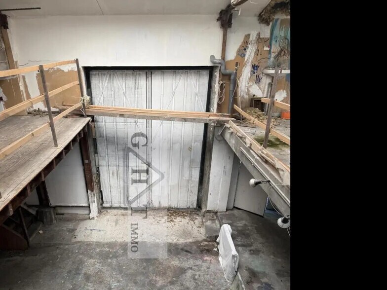 Industrial in Montreuil for sale - Interior Photo - Image 3 of 6
