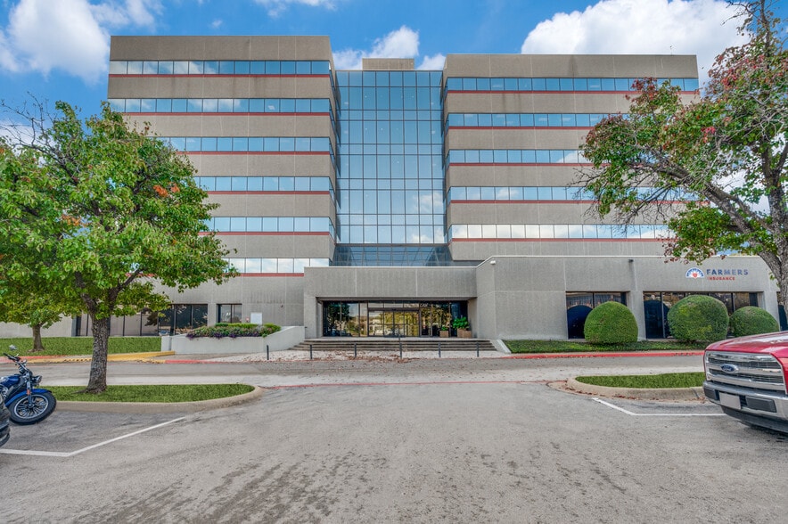 860 W Airport Fwy, Hurst, TX for lease - Building Photo - Image 3 of 7