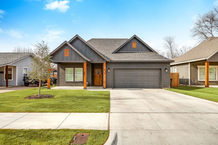 2856 South Hills Ave, Fort Worth, TX for sale - Primary Photo - Image 1 of 1