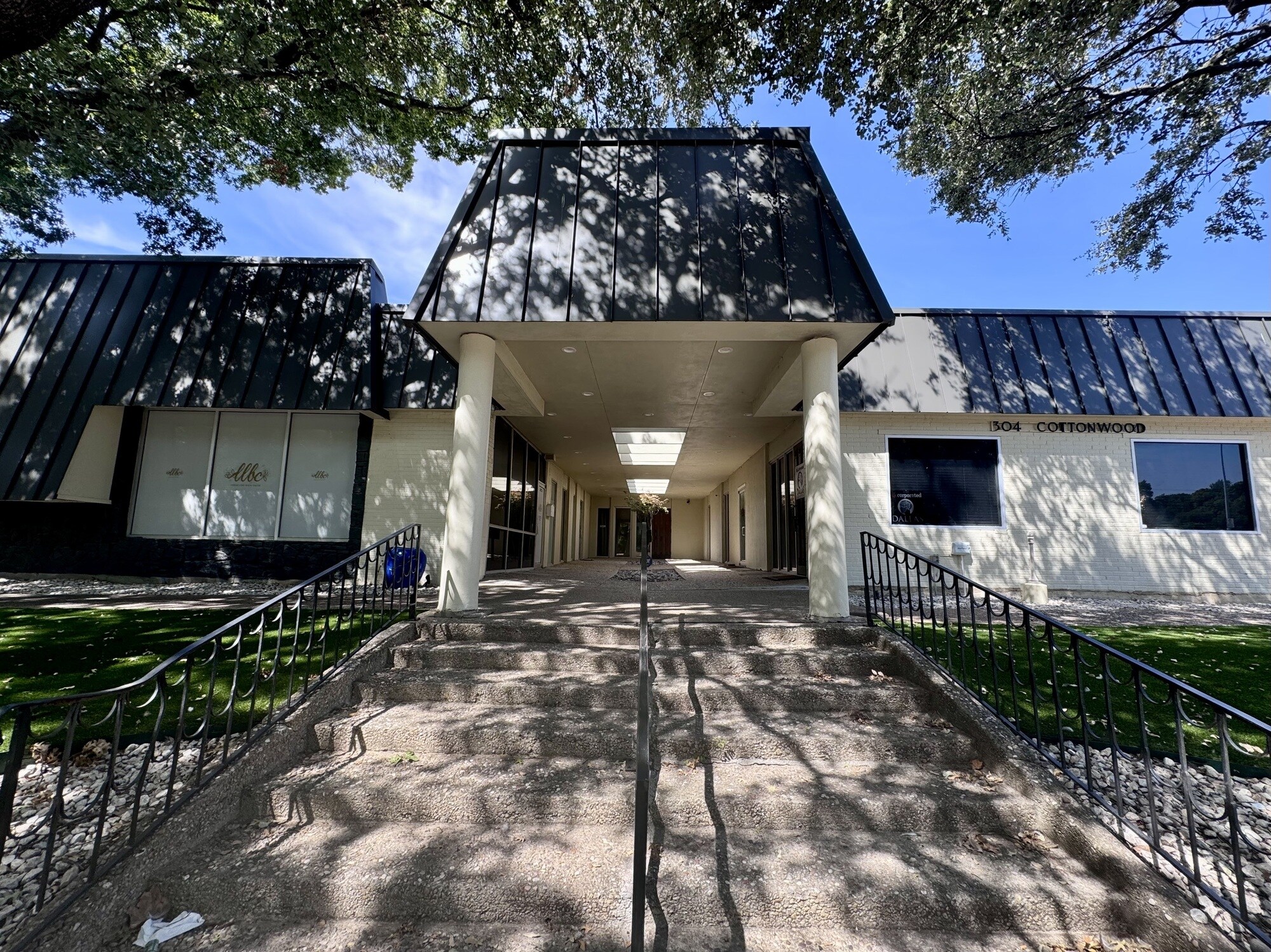 304 S Cottonwood Dr, Richardson, TX à vendre Photo du bâtiment- Image 1 de 1