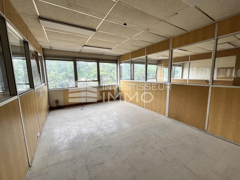 Office in Noisy Le Grand for lease - Interior Photo - Image 2 of 2