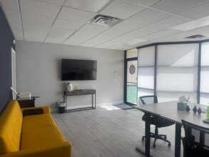 9720-9756 Park Dr, Omaha, NE for lease Interior Photo- Image 1 of 3