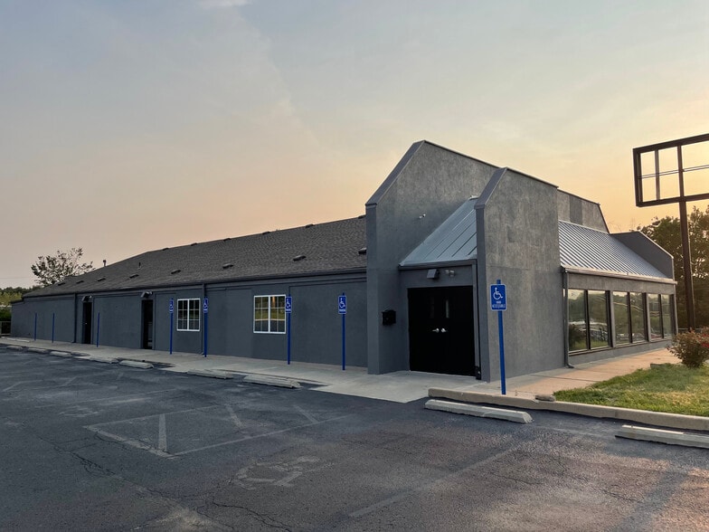 5041 State Ave, Kansas City, KS for sale - Building Photo - Image 2 of 10