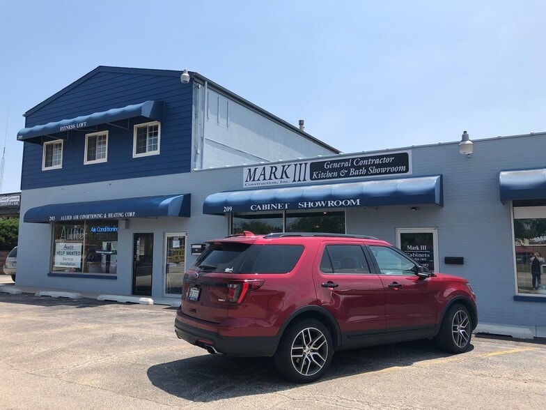 203-217 Peterson Rd, Libertyville, IL for lease - Building Photo - Image 3 of 4