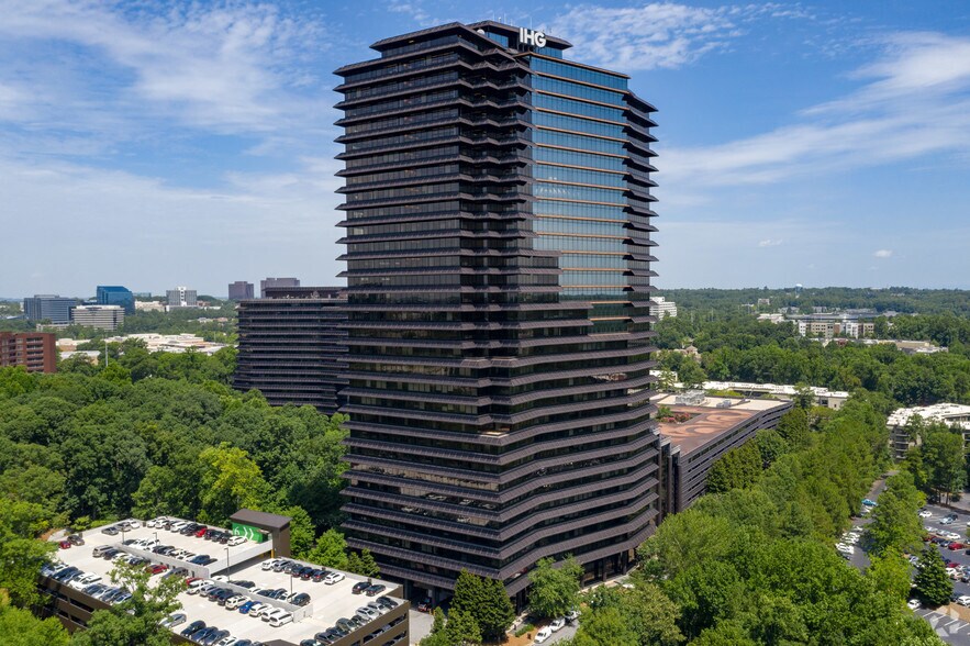 3 Ravinia Dr, Atlanta, GA à louer - Photo du bâtiment - Image 3 de 23