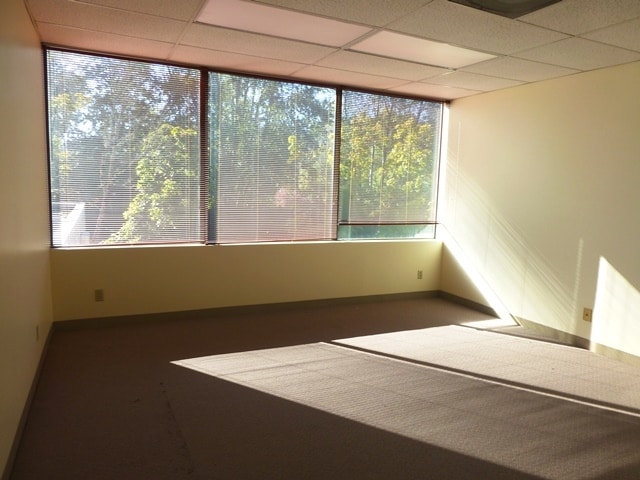 200 E Powell Blvd, Gresham, OR for lease - Building Photo - Image 3 of 20