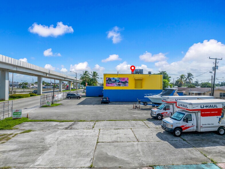 3030 NW 79th St, Miami, FL à louer - Photo du bâtiment - Image 2 de 13