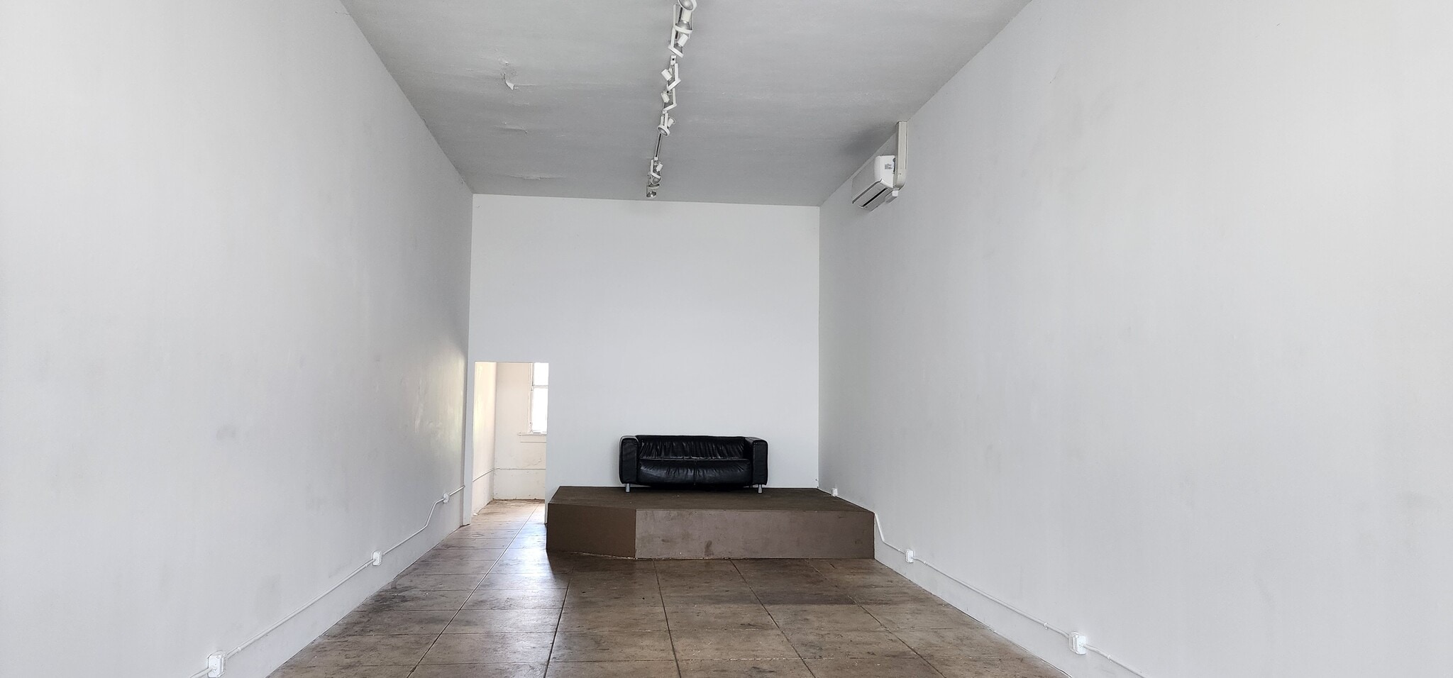 3520 W Washington Blvd, Los Angeles, CA for lease Interior Photo- Image 1 of 4