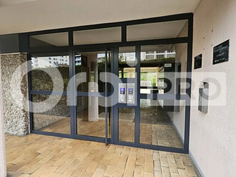 Bureau dans Reims à vendre - Photo du bâtiment - Image 2 de 12
