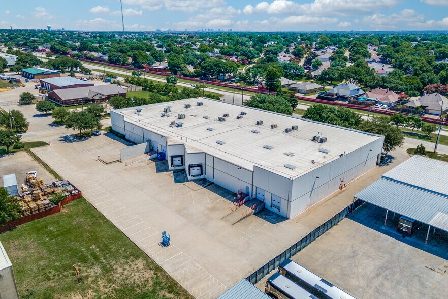 2853 Dickerson Pky, Carrollton, TX à louer - Photo du bâtiment - Image 3 de 27