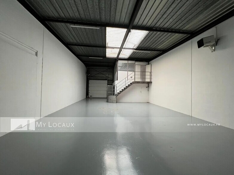 Flex in SAINT-OUEN-L'AUMONE for lease - Interior Photo - Image 2 of 5