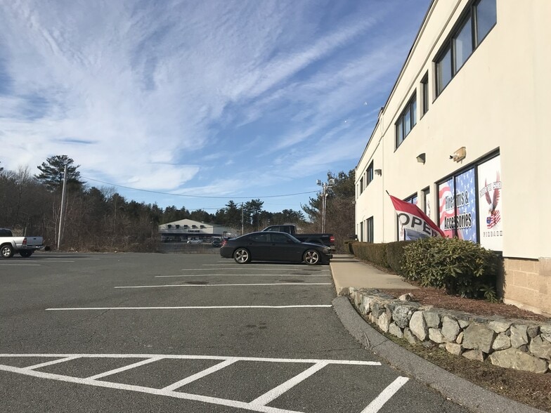 251 S Main St, Middleton, MA for lease - Building Photo - Image 2 of 16