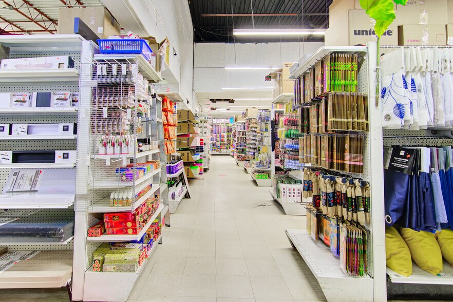 988 Boul Saint-Jean-Baptiste, Mercier, QC for lease - Interior Photo - Image 3 of 16