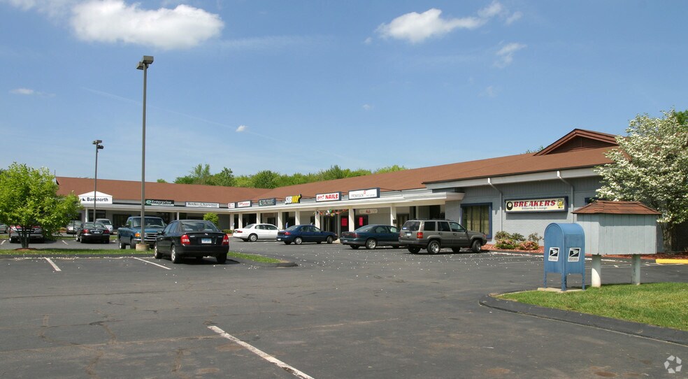 632 Cromwell Ave, Rocky Hill, CT à louer - Photo du bâtiment - Image 2 de 9