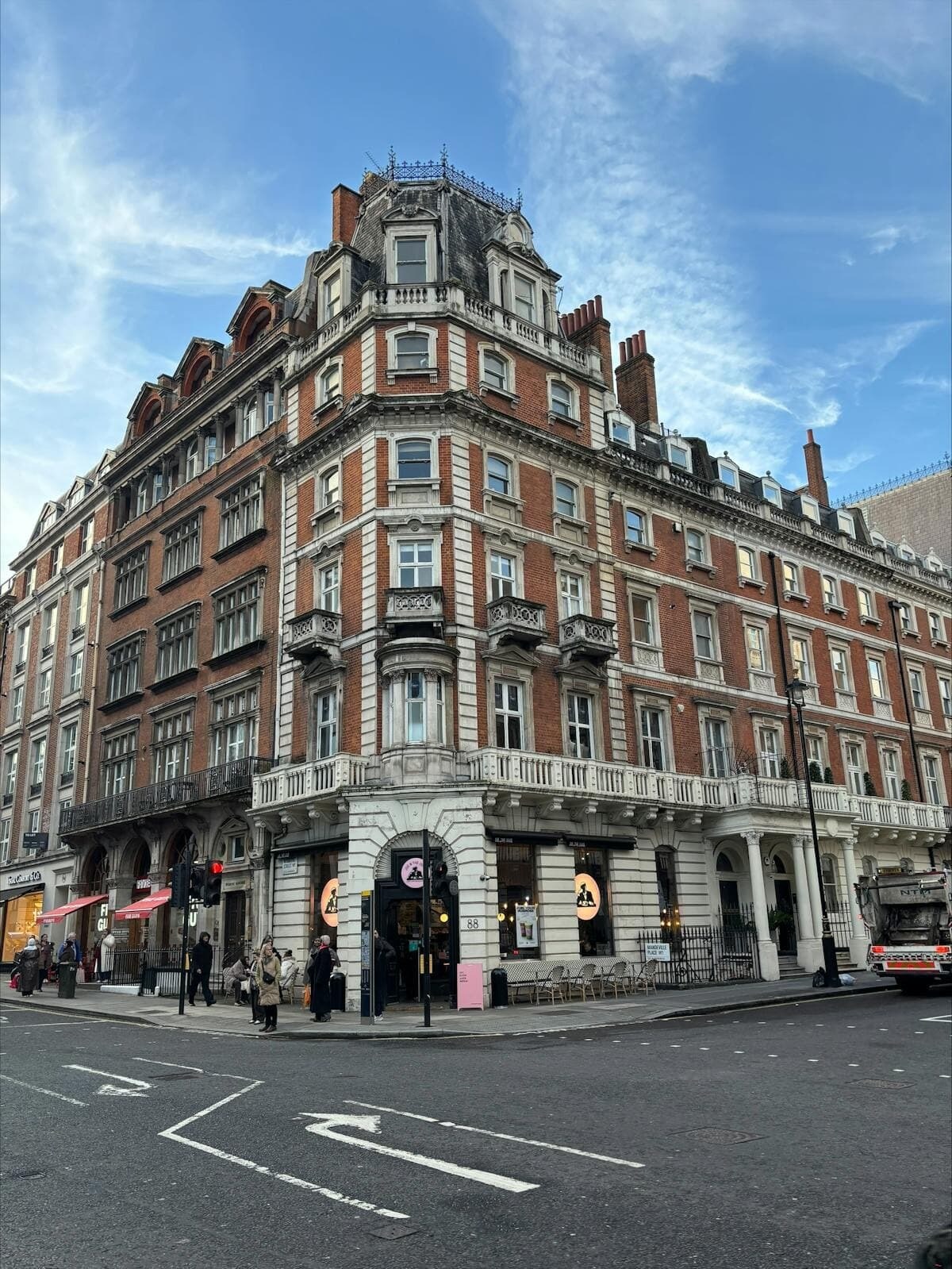 1 Mandeville Pl, London for lease Primary Photo- Image 1 of 4