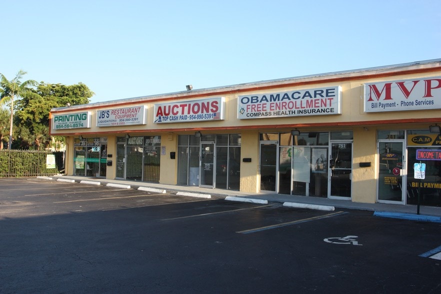 781 W Oakland Park Blvd, Oakland Park, FL for lease - Building Photo - Image 2 of 9