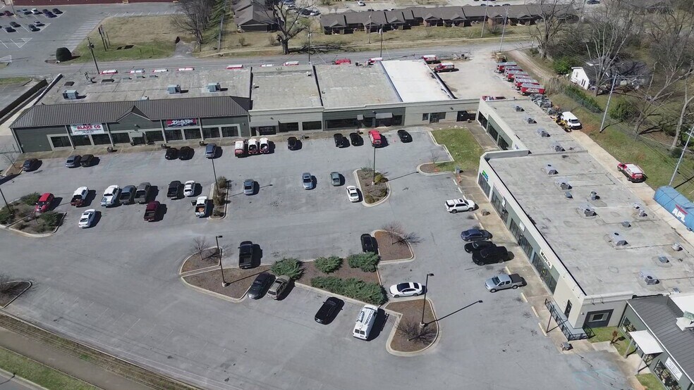 2007 Memorial Pky NW, Huntsville, AL à louer - Vidéo sur l’inscription commerciale - Image 2 de 7