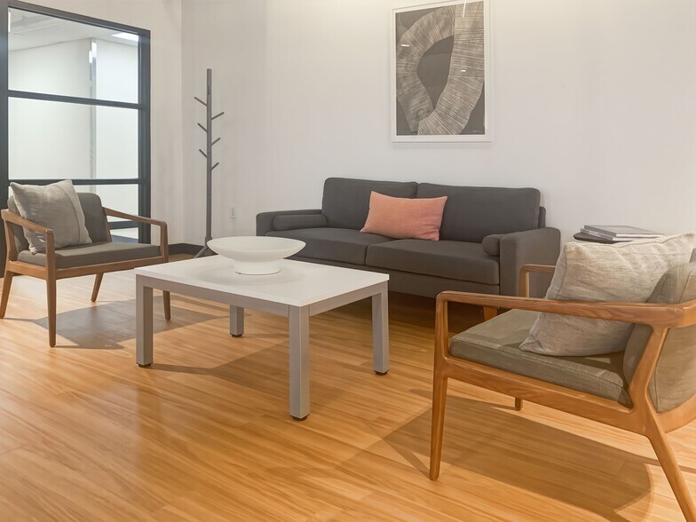 2323 W 5th Ave, Columbus, OH à louer - Photo intérieure - Image 3 de 13