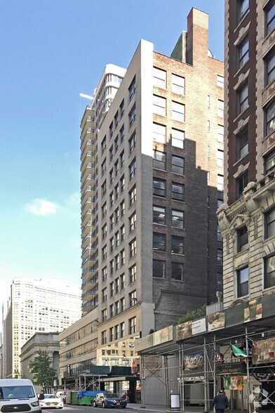 65 W 36th St, New York, NY à louer - Photo du bâtiment - Image 2 de 2