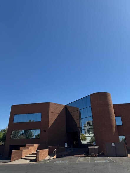 722 E Osborn Rd, Phoenix, AZ à louer - Photo du bâtiment - Image 2 de 7