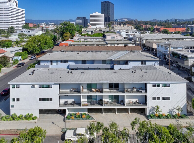 1334 Barry Ave, Los Angeles, CA à vendre - Photo du bâtiment - Image 2 de 23