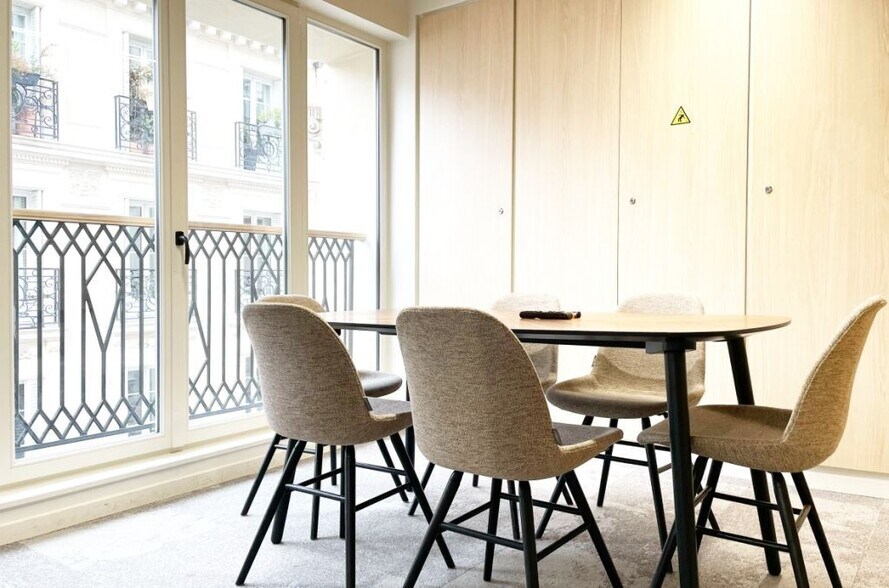 9 Rue Victor Massé, Paris for lease - Interior Photo - Image 3 of 9