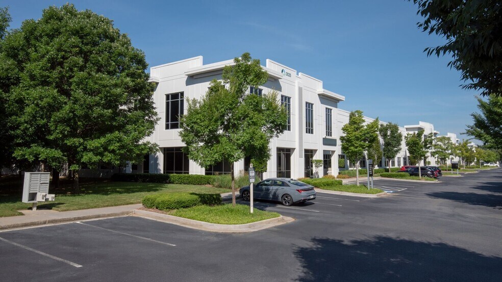 3025 Chastain Meadows Pkwy, Marietta, GA à louer - Photo du bâtiment - Image 2 de 4