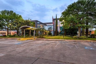 6699 Chimney Rock Rd, Houston, TX à louer Photo du bâtiment- Image 2 de 3