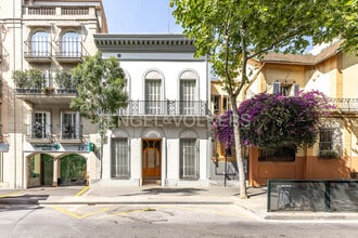 Office in Badalona, Barcelona for lease Interior Photo- Image 1 of 23