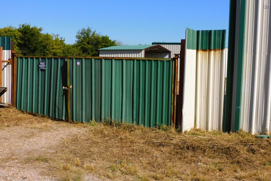 10679 State Highway 56, Sherman, TX à louer - Photo du bâtiment - Image 2 de 26