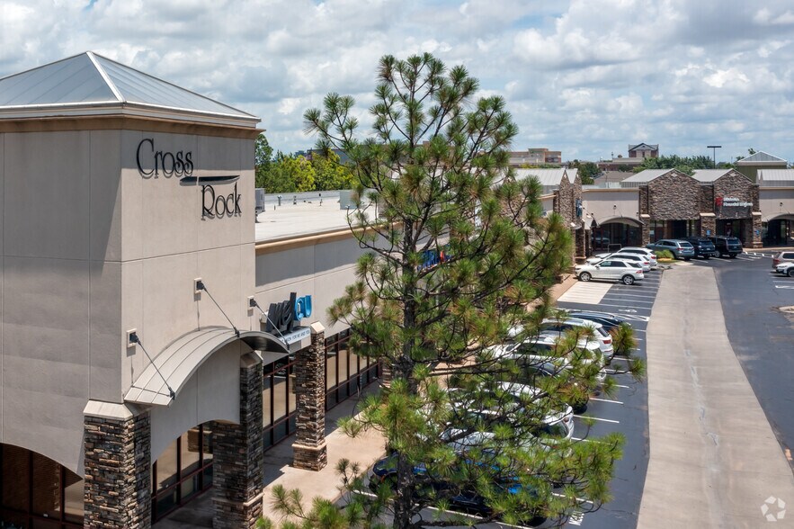 3521-3561 W Memorial Rd, Oklahoma City, OK à louer - Photo du bâtiment - Image 3 de 9