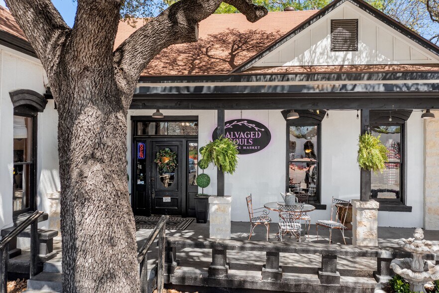 702 Front St, Comfort, TX à vendre - Photo du bâtiment - Image 2 de 48