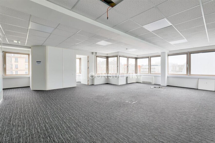 Office in Malakoff for lease - Interior Photo - Image 3 of 8