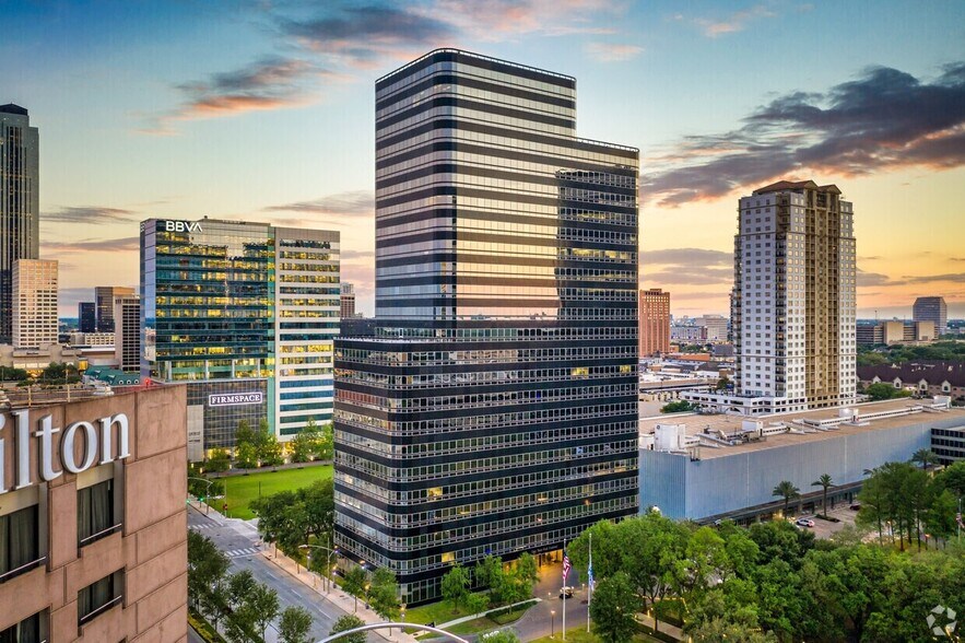 2000 Post Oak Blvd, Houston, TX à louer - Photo du bâtiment - Image 2 de 4