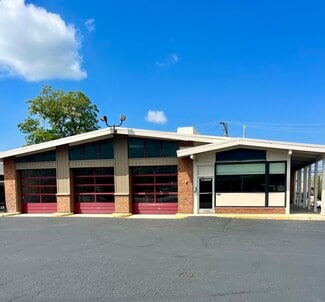 Plus de détails pour 5 S Madison St, Oswego, IL - Commerce de détail à louer