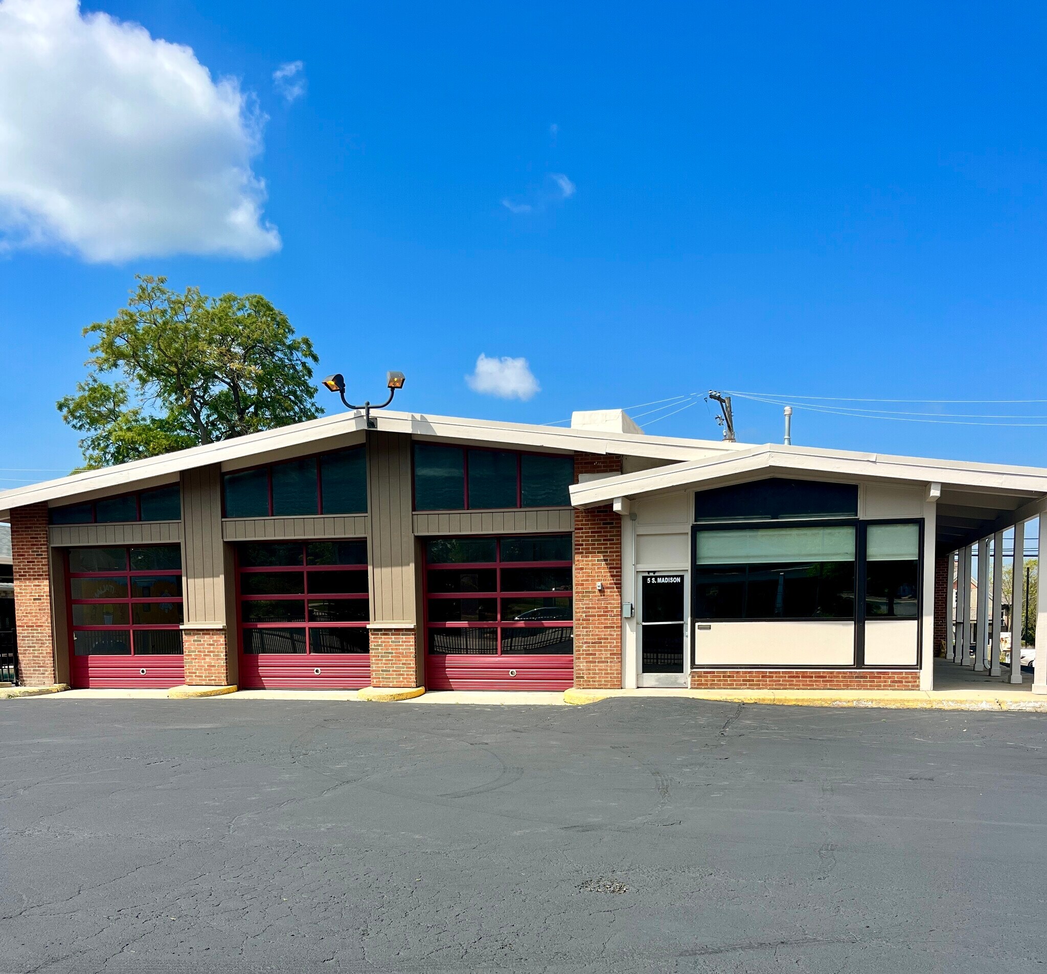 5 S Madison St, Oswego, IL à louer Photo principale- Image 1 de 24