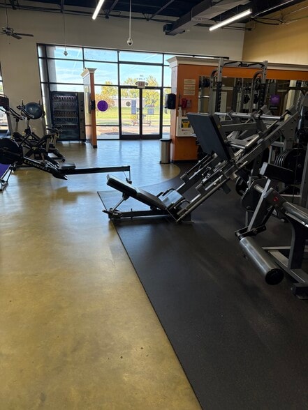 2490 Parr Ave, Dyersburg, TN for lease - Building Photo - Image 3 of 4