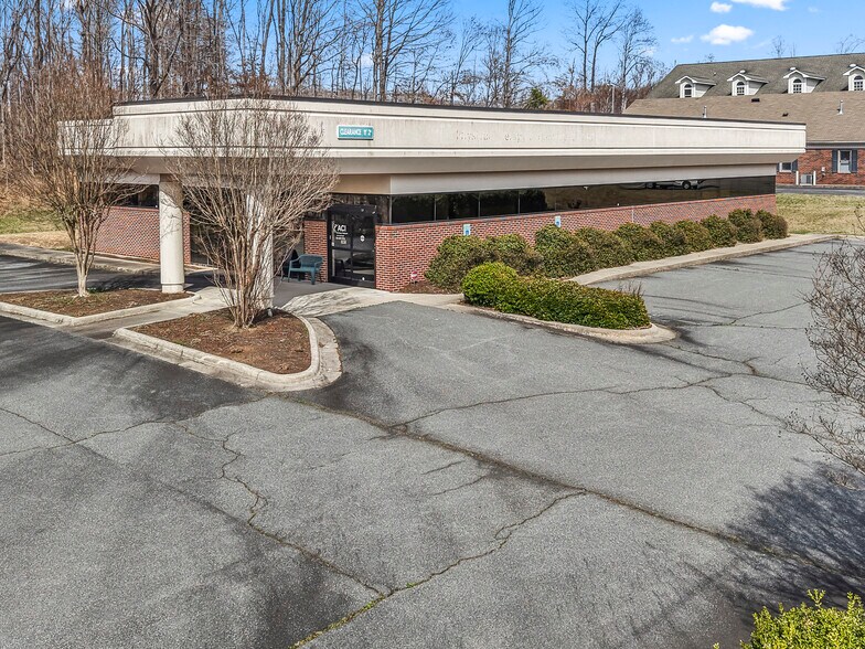 257 W Kings Hwy, Eden, NC à vendre - Photo du bâtiment - Image 1 de 21