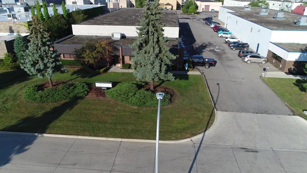 12400 Universal Dr, Taylor, MI à louer - Aérien - Image 1 de 5