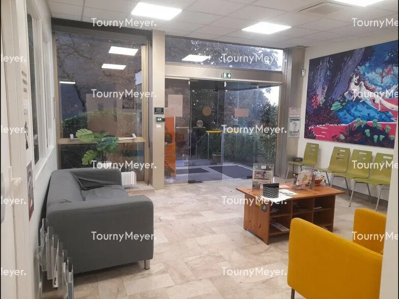 Office in Rennes for lease - Lobby - Image 2 of 3