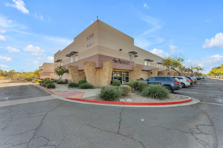 9299 W Olive Ave, Peoria, AZ à louer - Photo du bâtiment - Image 1 de 6