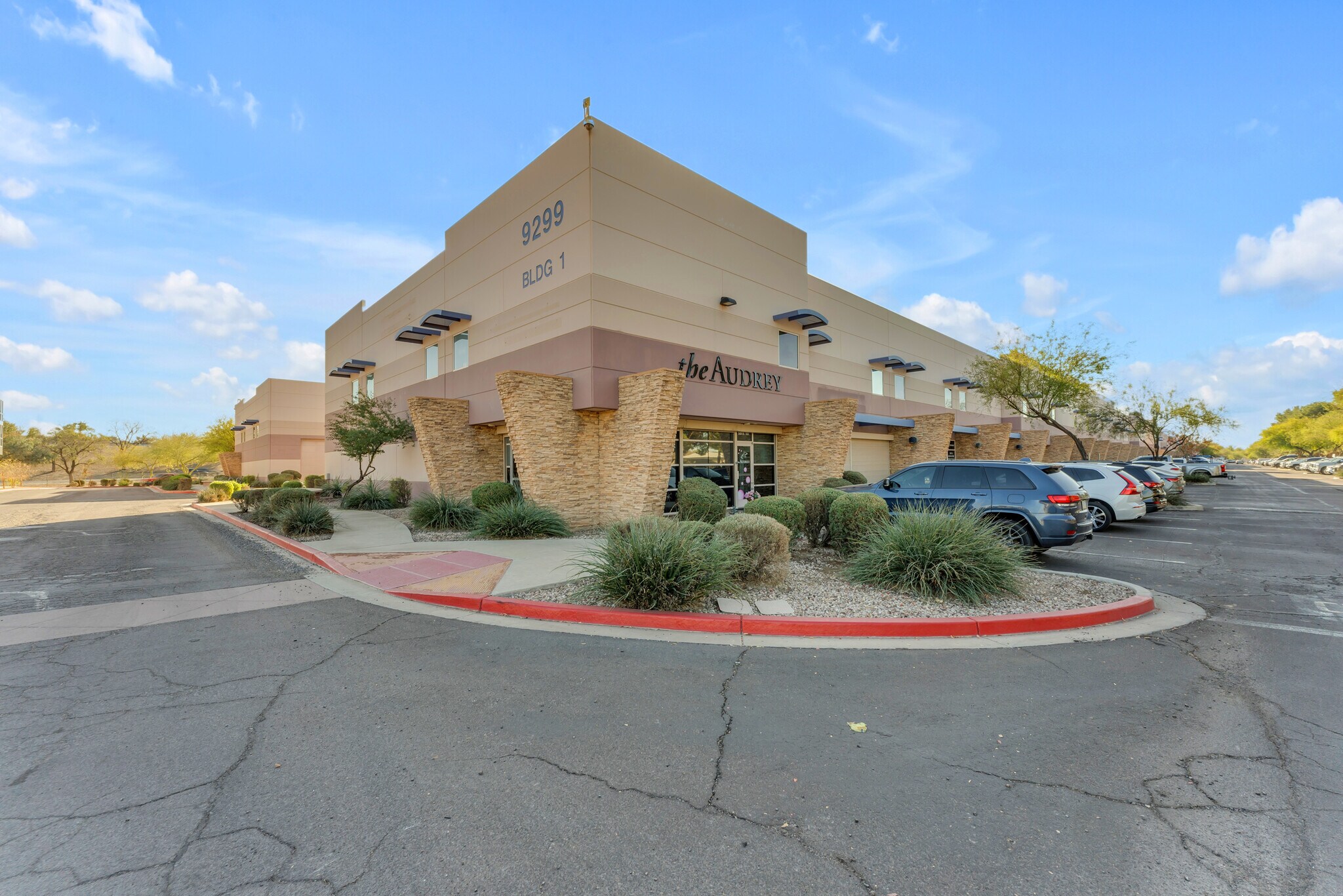 9299 W Olive Ave, Peoria, AZ à louer Photo du bâtiment- Image 1 de 7