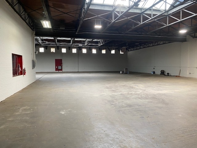 917 W Indiana St, Evansville, IN for lease - Interior Photo - Image 2 of 8