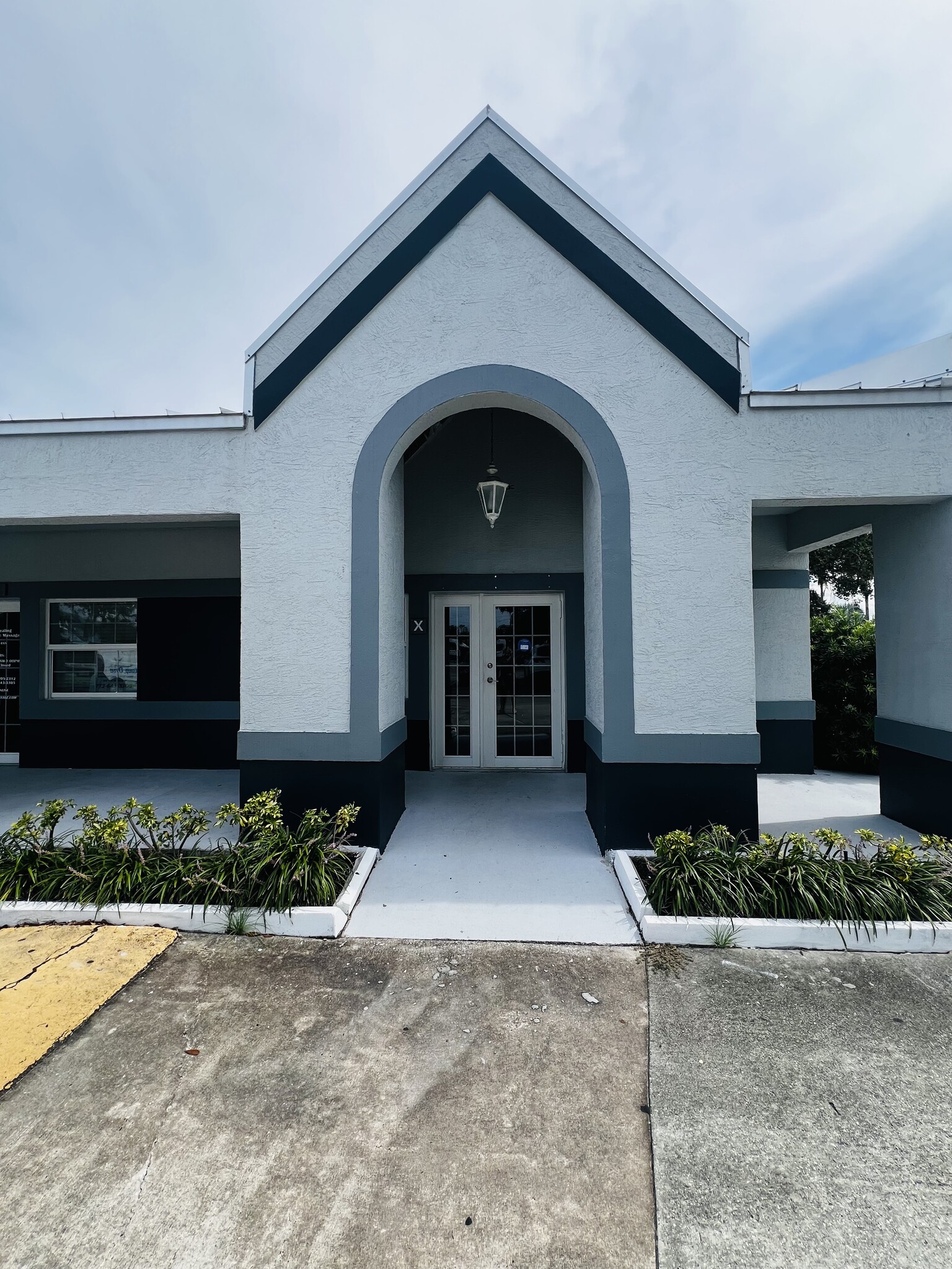 333 17th St, Vero Beach, FL for lease Building Photo- Image 1 of 10