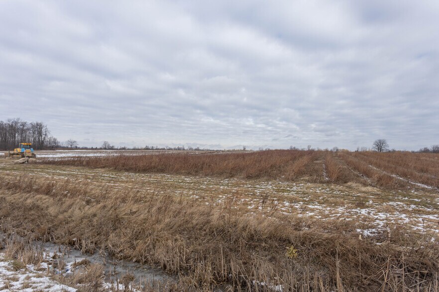 9236-9322 Dickenson Rd, Hamilton, ON for lease - Construction Photo - Image 2 of 4