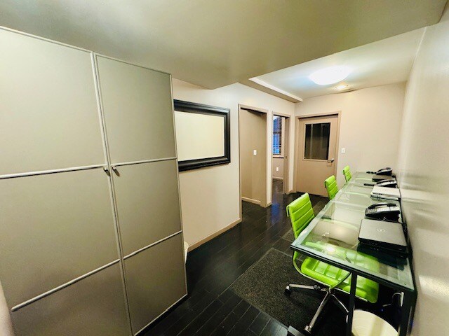 111 E 56th St, New York, NY à louer - Photo du bâtiment - Image 3 de 8