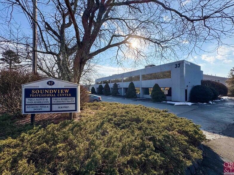 37 Soundview Rd, Guilford, CT à louer - Photo du bâtiment - Image 2 de 11